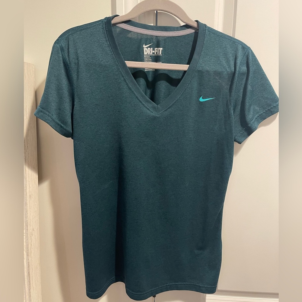 COPY - Nike Dri Fit Short Sleeve T size Medium